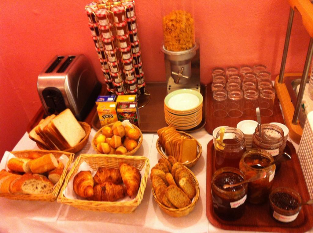 La Taverne Uzès Екстериор снимка
